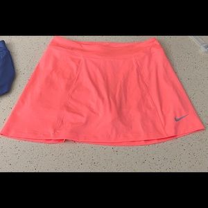 Nike dri-fit golf skirt medium.  New with tag.